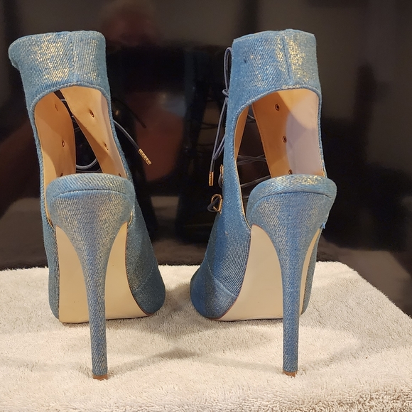 Heels - Picture 4 of 5